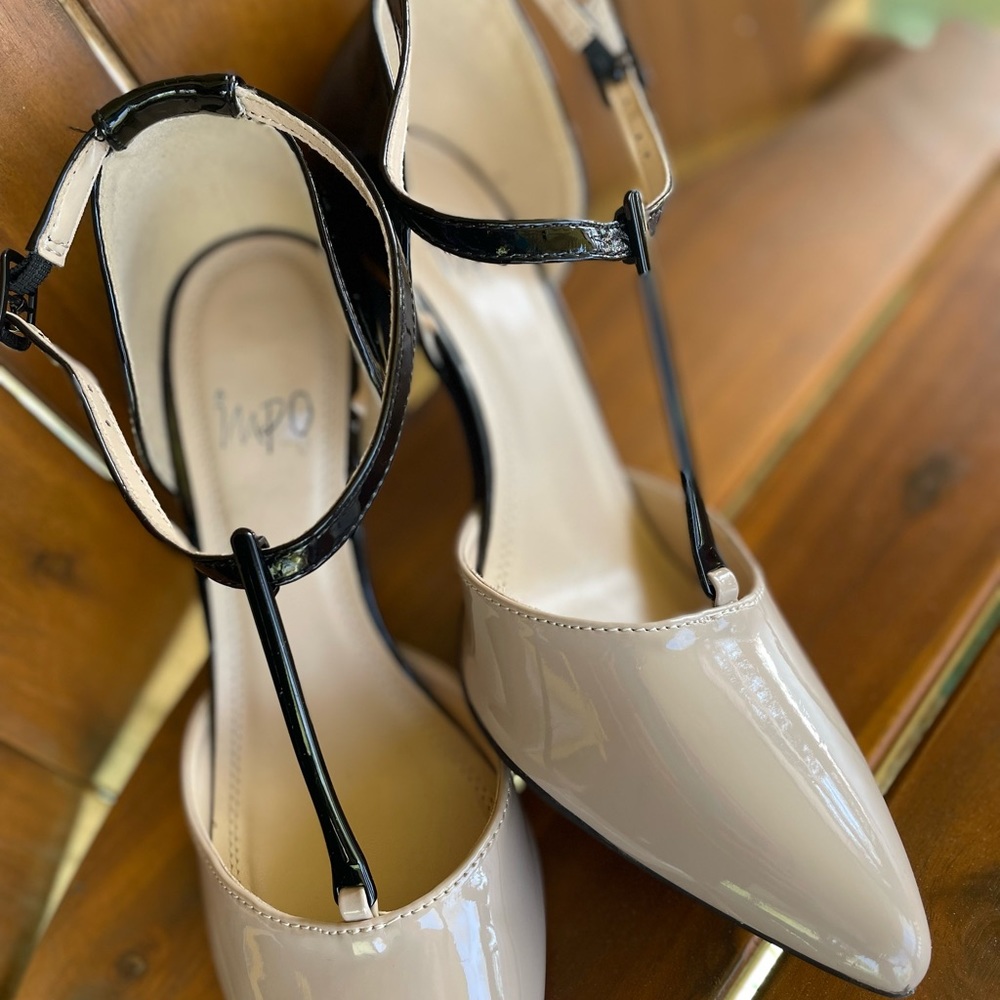 Size 8 T strap Heels Nude black beige tan sand